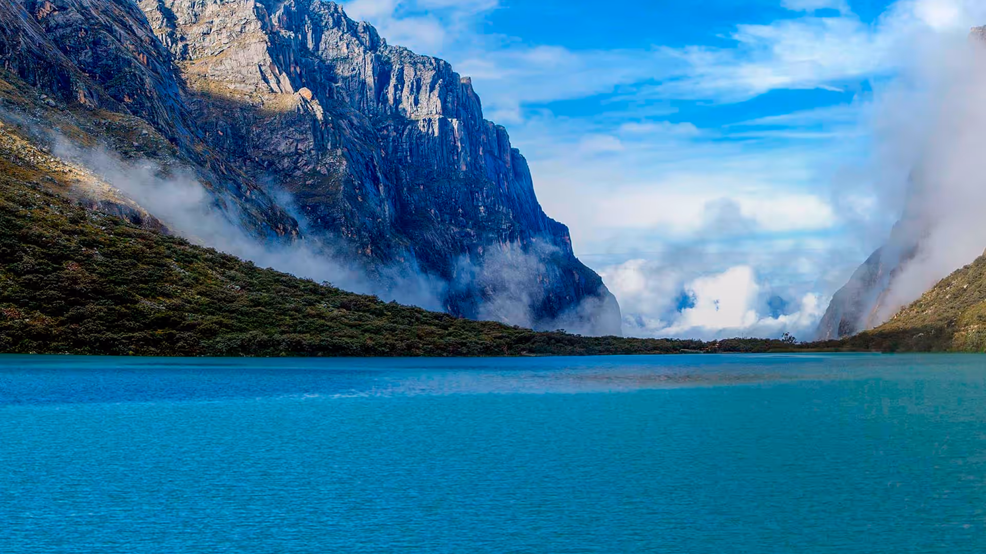 LAGUNA LLANGANUCO 3890M